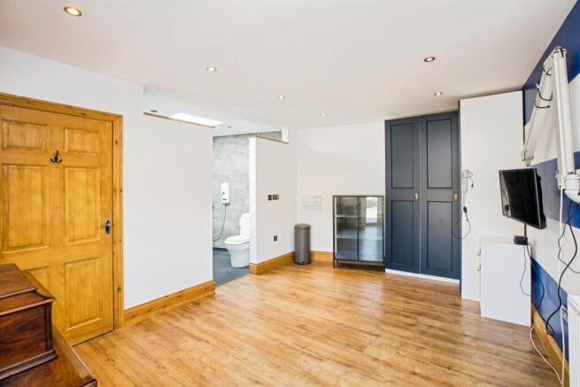 4 bed Detached for sale Image 9