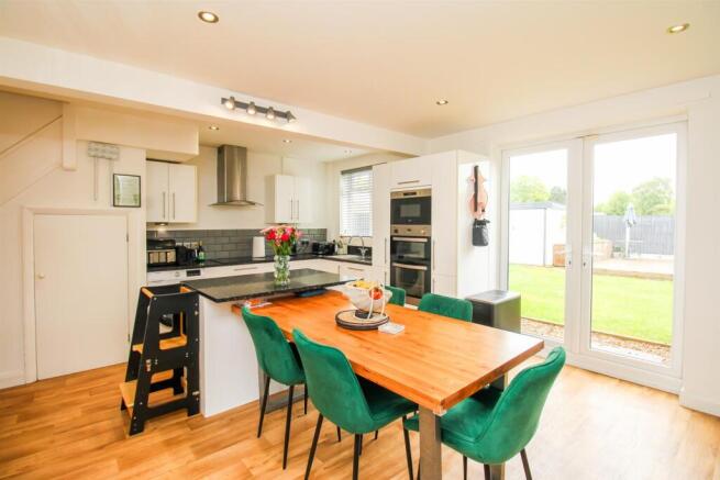 KITCHEN DINER