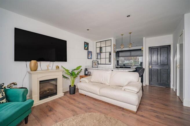 142 Tweed Cres edits-2.JPG