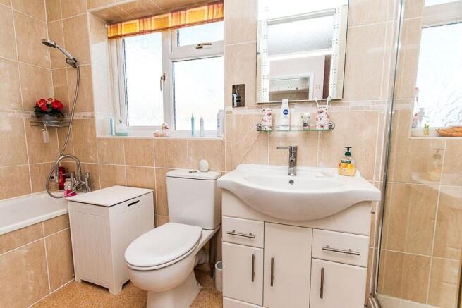 Family Bathroom / WC
