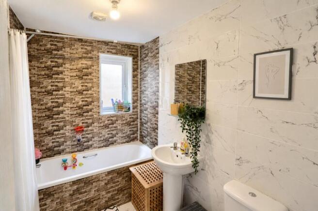 3 bed Semi-Detached for sale Image 11