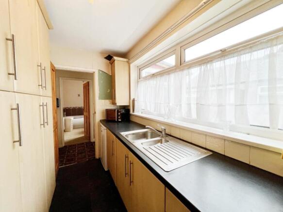 Kitchen 1.jpg