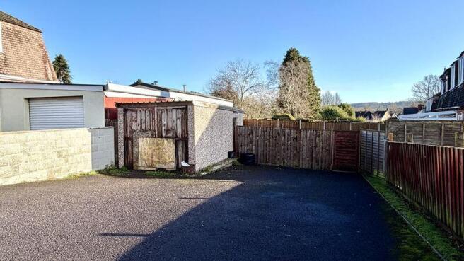 Garage & Driveway