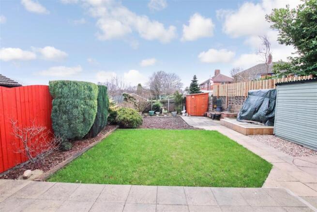 ENCLOSED REAR GARDEN