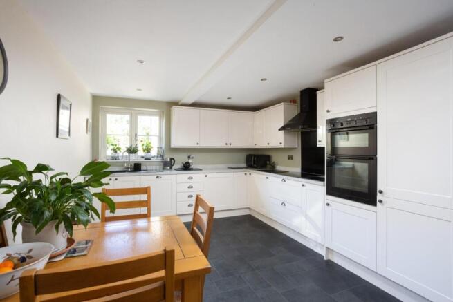 5 bed Detached for sale Image 6