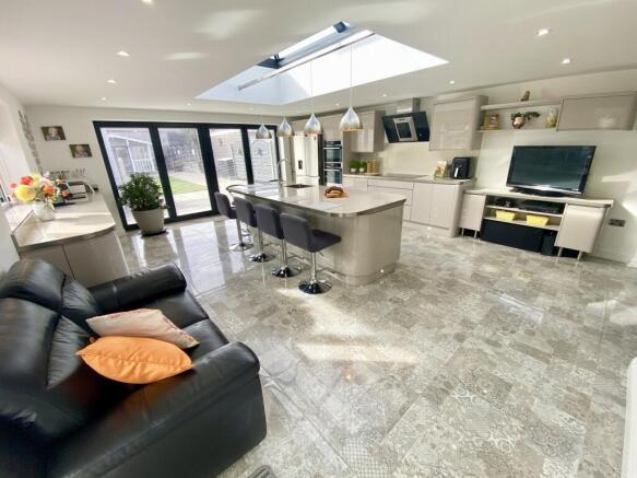 Kitchen/dining/living room