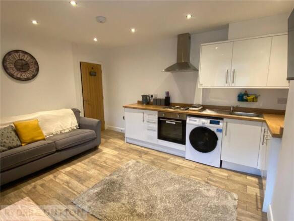 2 bed Terraced to rent Image 5