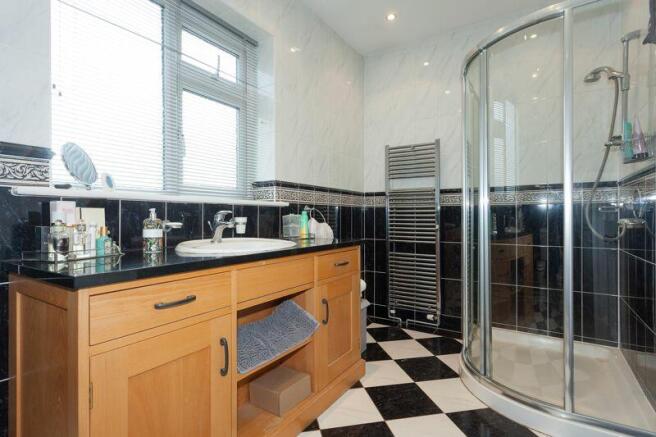 EN SUITE
