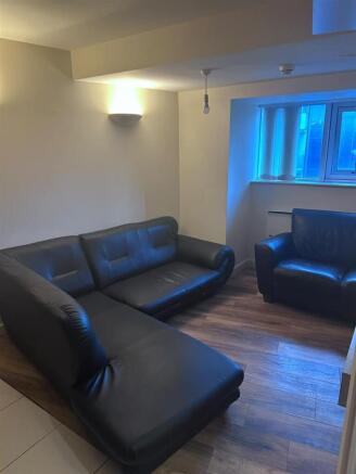 1 bed Flat to rent Image 4