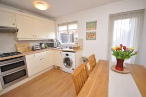 4, Reynolds Close, Colliers Wood, London SW19 2QJ