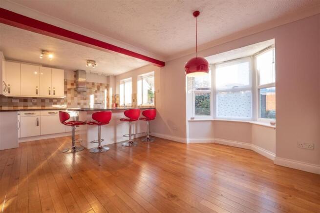 Kitchen diner.jpg