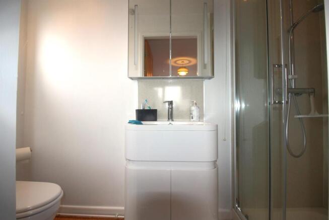 5 bed Detached to rent Image 12