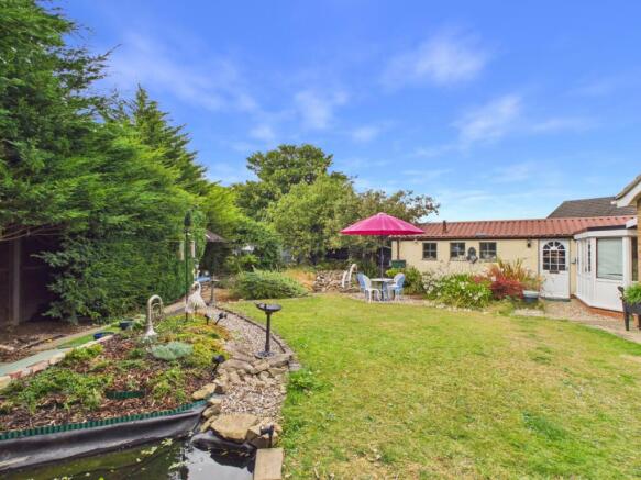 3 bed Detached Bungalow for sale Image 4