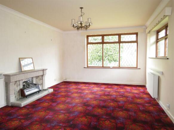 4 Harley Drive - NEW lounge.JPG