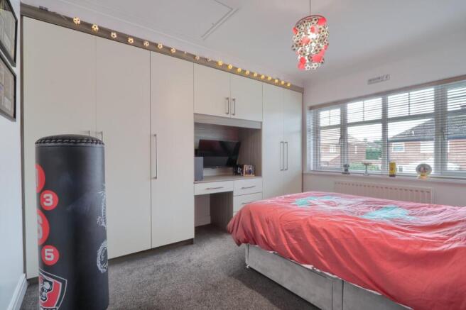 4 bed Semi-Detached for sale Image 8