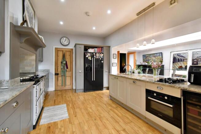 4 bed Terraced for sale Image 6