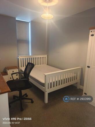 3 bed Flat to rent Image 8