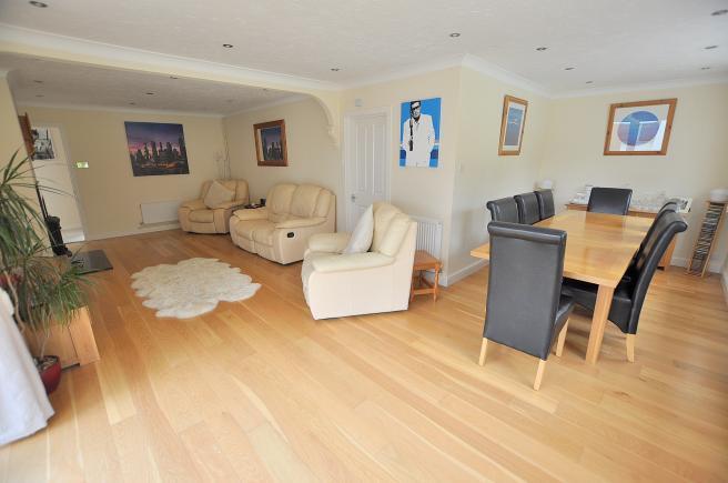 Lounge/Dining Room