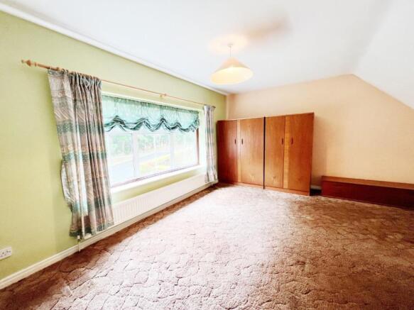 Bedroom 1 pic 1.jpg
