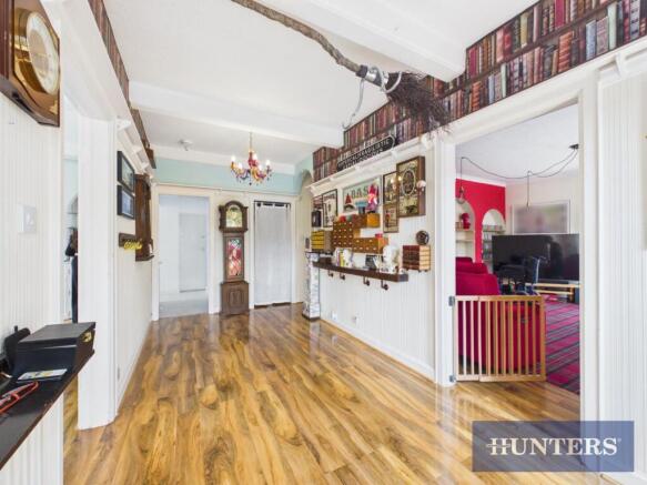 5 bed Detached for sale Image 9