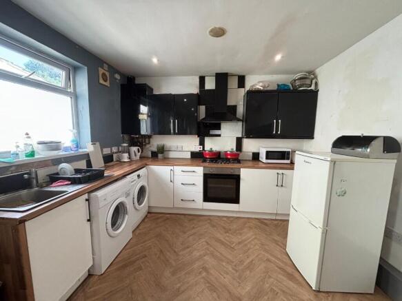 5 bed House of Multiple Occupation for sale Image 7