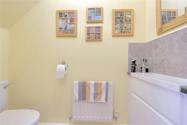4 bed Detached for sale Image 11