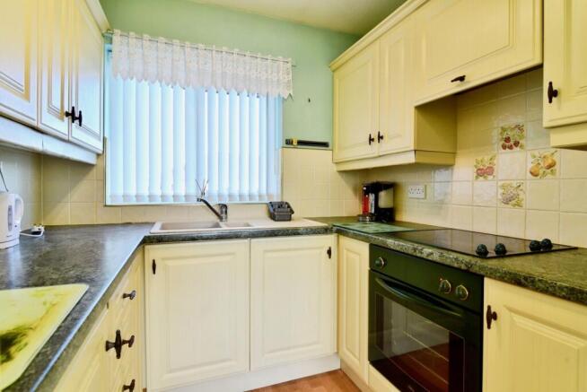 2 bed Bungalow for sale Image 6