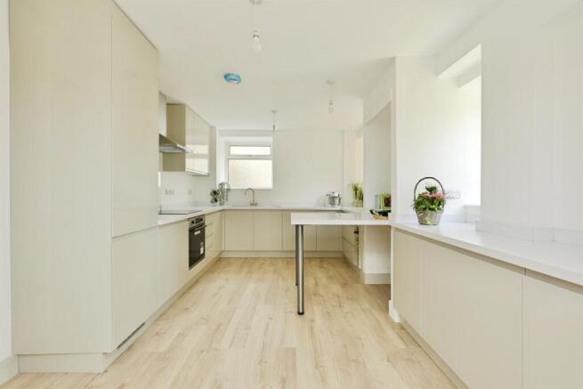3 bed Detached for sale Image 4