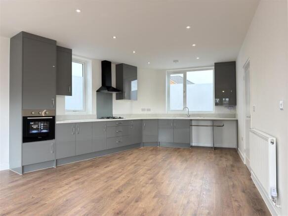 OPEN PLAN KITCHEN, DINING ROOM & LIVING AREA