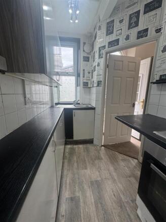 3 bed Terraced to rent Image 6