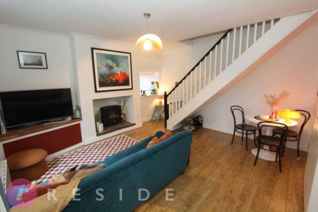 Lounge/Dining Area