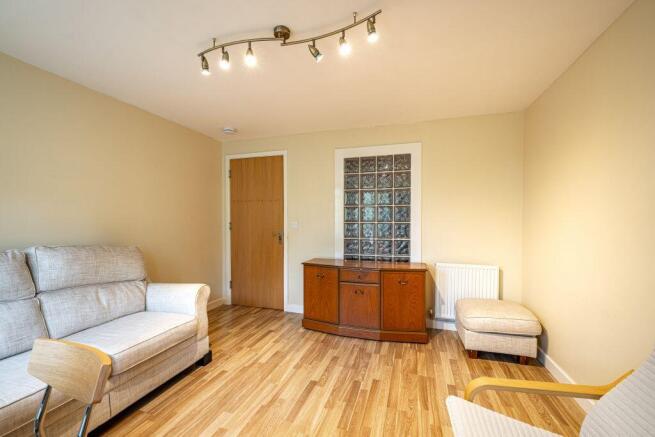 8/4 Weavers Linn, Tweedbank, TD1 3SX photo 3