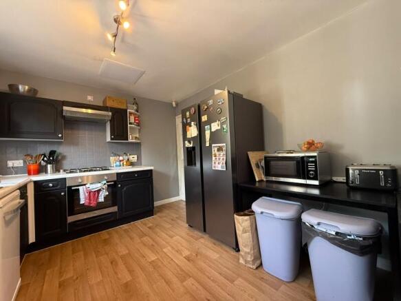 4 bed Detached to rent Image 9