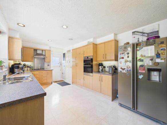 4 bed Detached Bungalow for sale Image 8