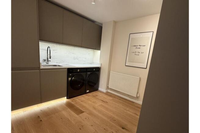 3 bed Semi-Detached for sale Image 9