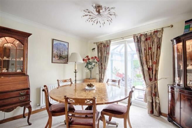 LIVING/DINING ROOM