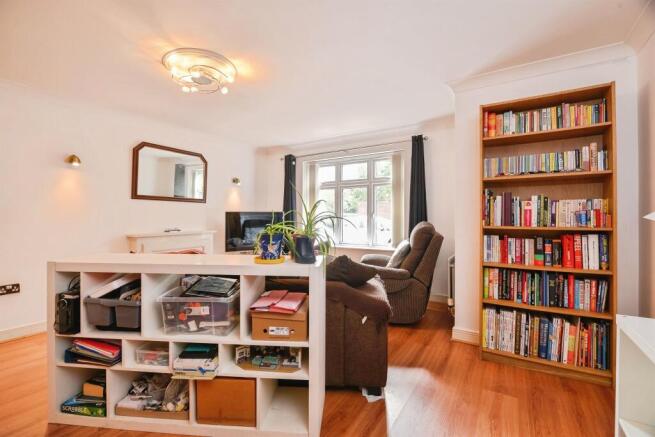 2 bed Ground Flat for sale Image 7