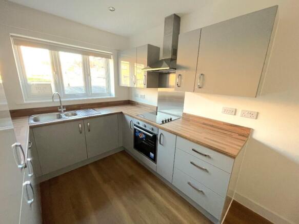 3 bed Semi-Detached to rent Image 5