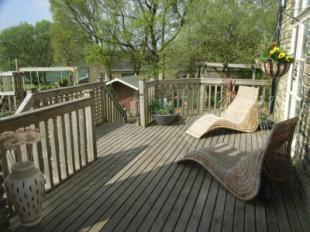 Decking/Patio Area