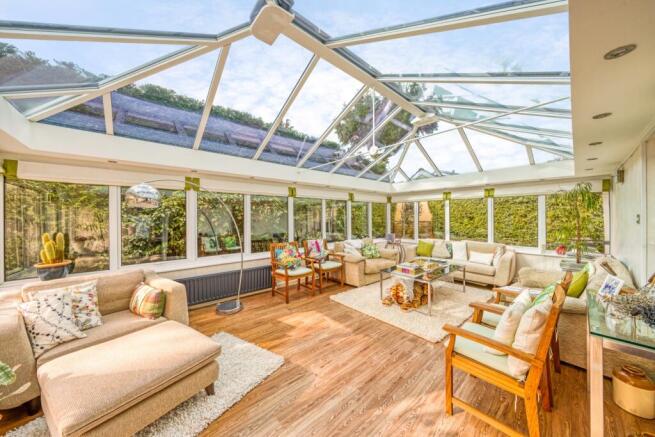 10 Manor Way 8