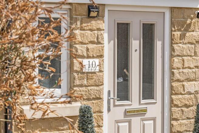 10 Weatherhill Rise, HD3 2AF-3.jpg