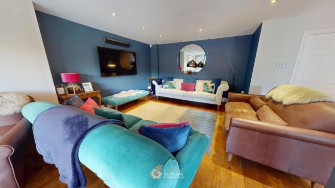 5 bed Semi-Detached for sale Image 8