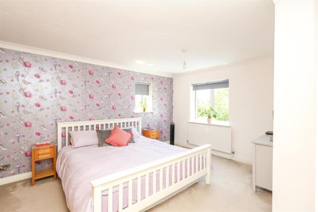 4 bed Detached for sale Image 7