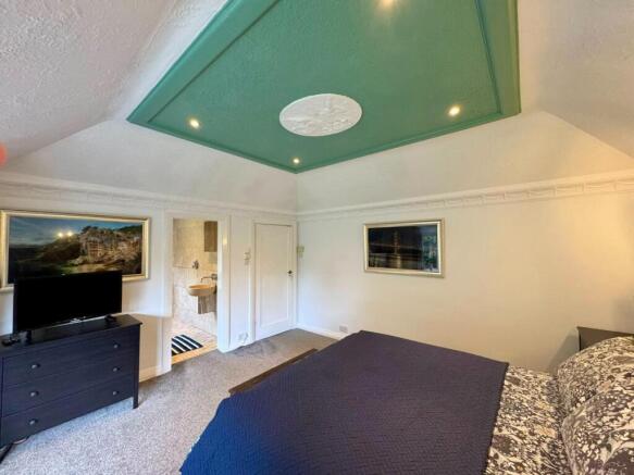4 bed Detached for sale Image 10