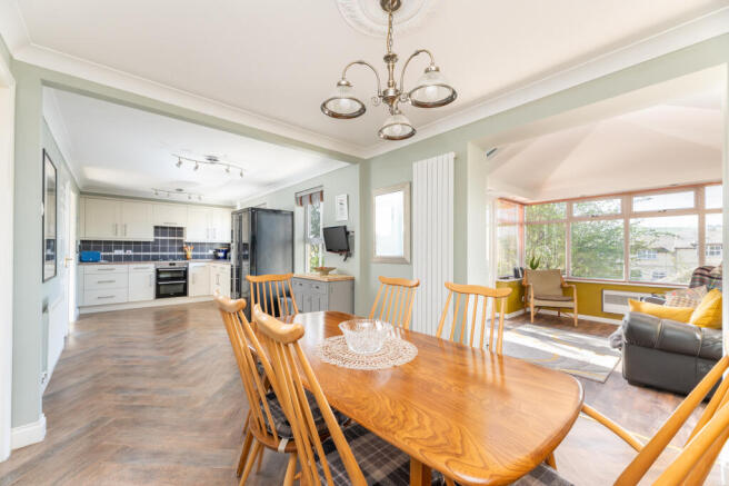 4 bed Detached for sale Image 8