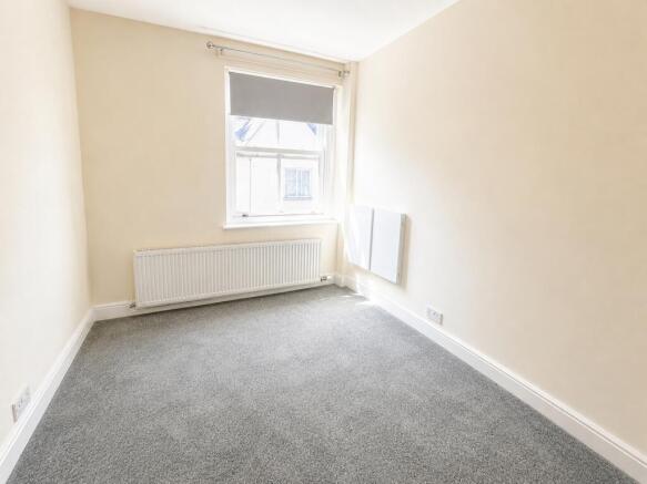 1 bed Flat for sale Image 4