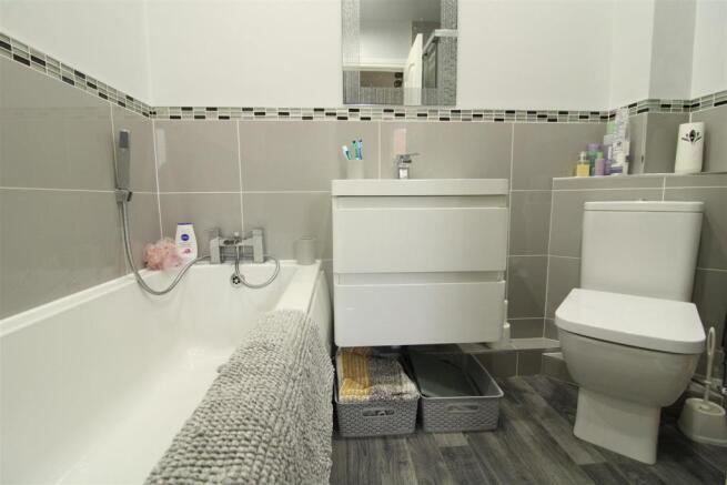 BATHROOM/WC
