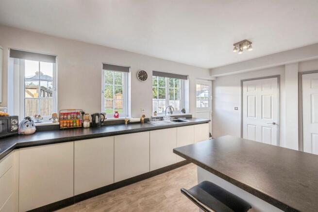 3 bed Terraced for sale Image 5