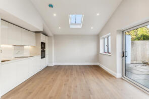 Flat A, 101, Fernlea Road, London SW12 9RP