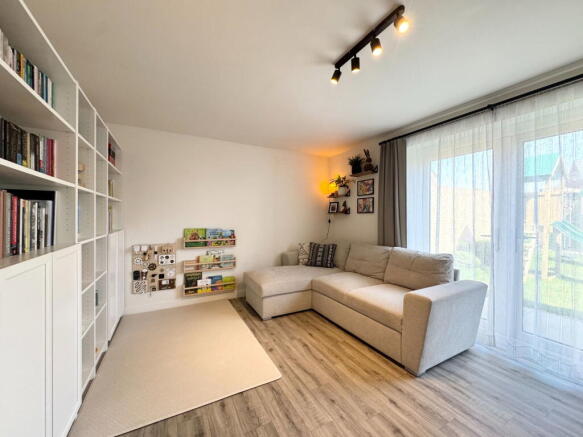 3 bed Semi-Detached for sale Image 6